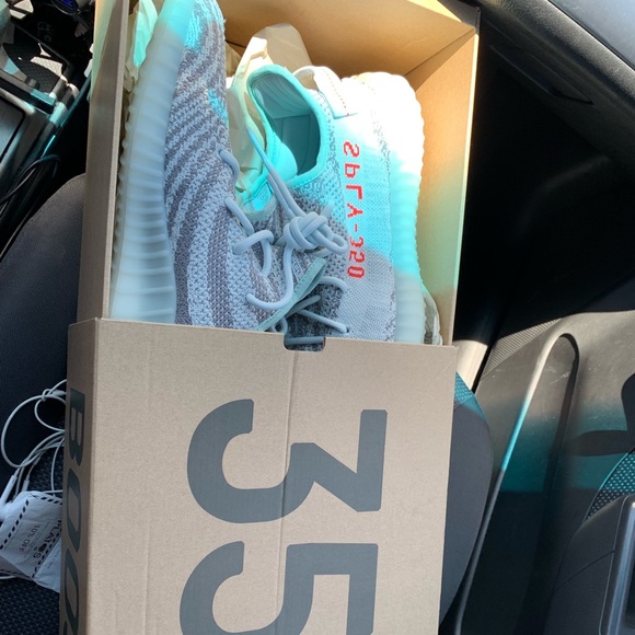 Yeezy Boost 350 V2 Blue Tint - Picture 3 of 4